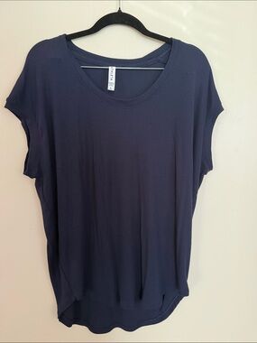 Athleta Deep Navy Short Sleeve Scoop Neck Tee